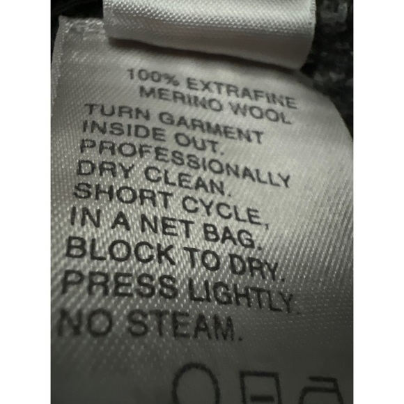 Classiques ENTIER GREY SEQUINS SWEATER - SIZE M - Picture 4 of 5